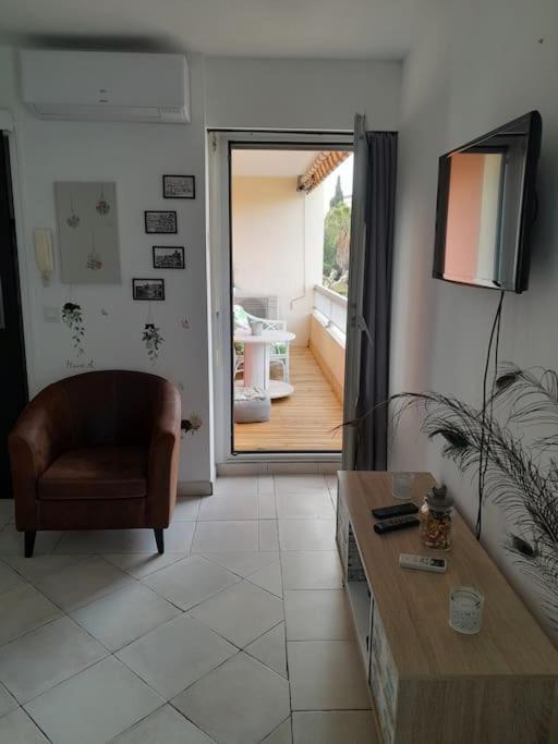 Charmant Studio Lumineux Avec Parking Prive Saint-Raphael  Ngoại thất bức ảnh