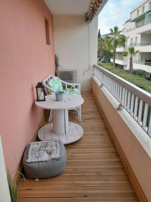 Charmant Studio Lumineux Avec Parking Prive Saint-Raphael  Ngoại thất bức ảnh