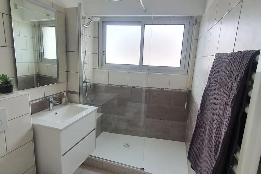 Charmant Studio Lumineux Avec Parking Prive Saint-Raphael  Ngoại thất bức ảnh