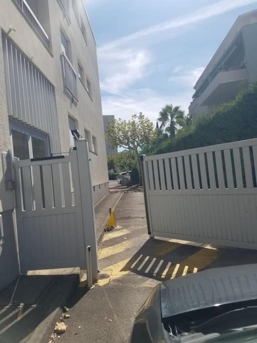 Charmant Studio Lumineux Avec Parking Prive Saint-Raphael  Ngoại thất bức ảnh