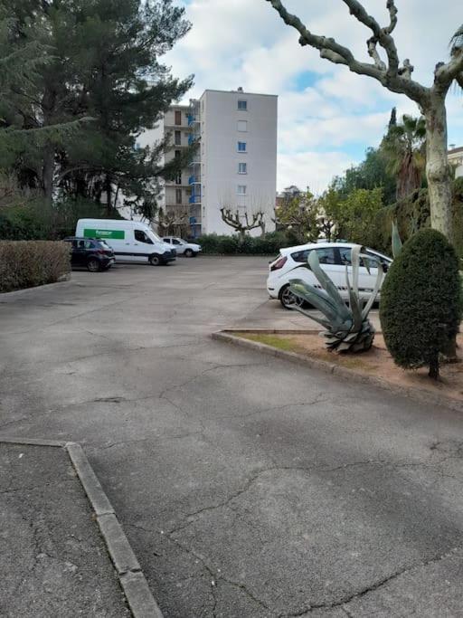 Charmant Studio Lumineux Avec Parking Prive Saint-Raphael  Ngoại thất bức ảnh
