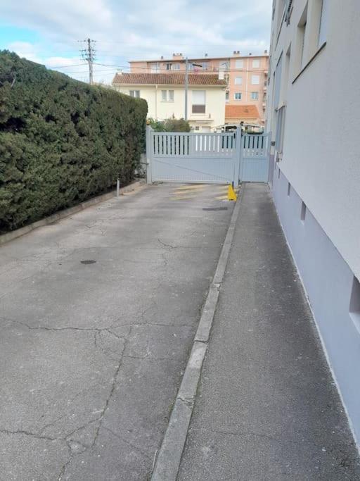 Charmant Studio Lumineux Avec Parking Prive Saint-Raphael  Ngoại thất bức ảnh